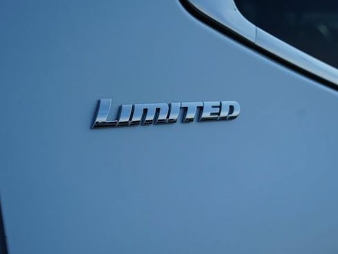 Used 2025 Toyota Tundra Limited AWD/4WD image 9