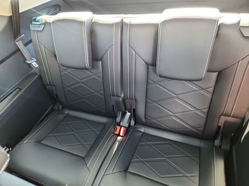 New 2026 Volkswagen Atlas SE image 9