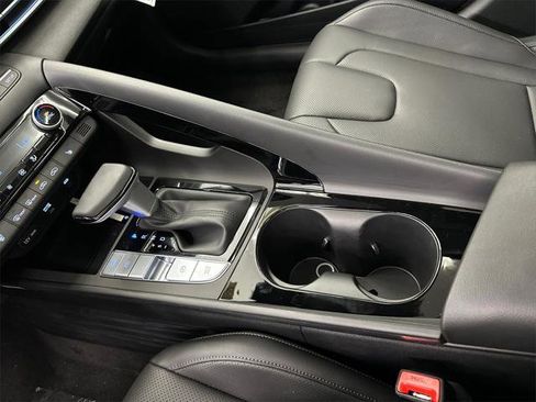 New 2025 Hyundai Elantra Limited image 30