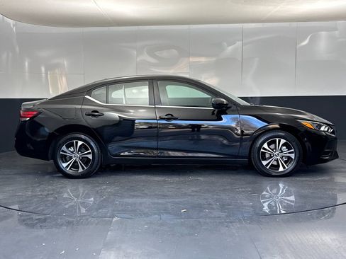 Used 2023 Nissan Sentra SV image 2