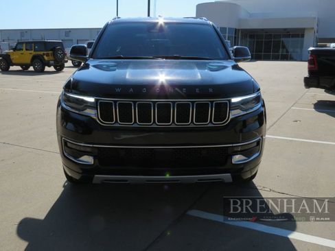 Used 2023 Jeep Wagoneer L Series II image 9