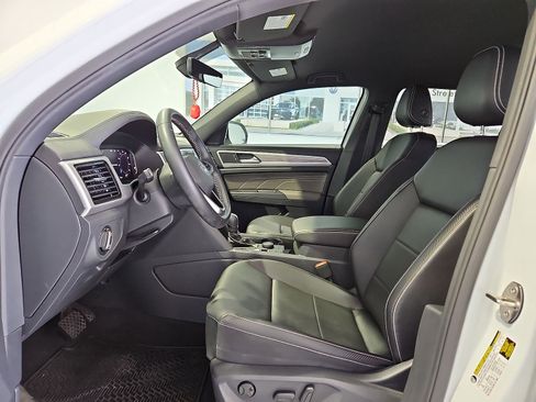 Certified 2023 Volkswagen Atlas Cross Sport SE AWD/4WD image 16