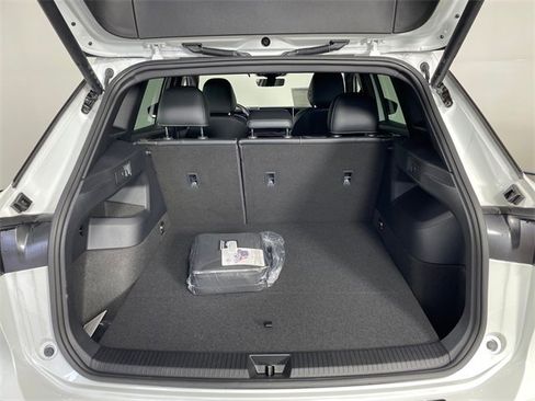 New 2025 Volkswagen Tiguan SE R-Line image 16