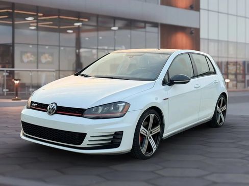 Used 2015 Volkswagen Golf 4-Door FWD image 1