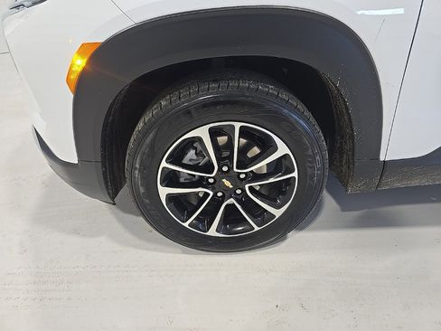 Used 2025 Chevrolet TrailBlazer LT image 4