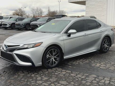 Used 2024 Toyota Camry SE image 4