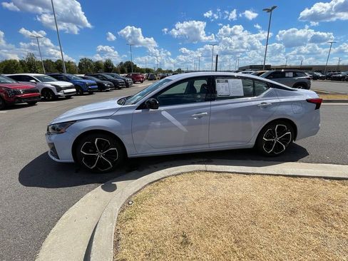 Used 2025 Nissan Altima 2.5 SR FWD image 4