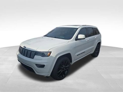 Used 2020 Jeep Grand Cherokee Altitude image 2