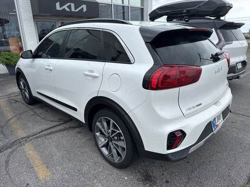 Used 2022 Kia Niro Touring Special Edition FWD image 7
