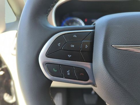 Used 2024 Chrysler Voyager LX image 37