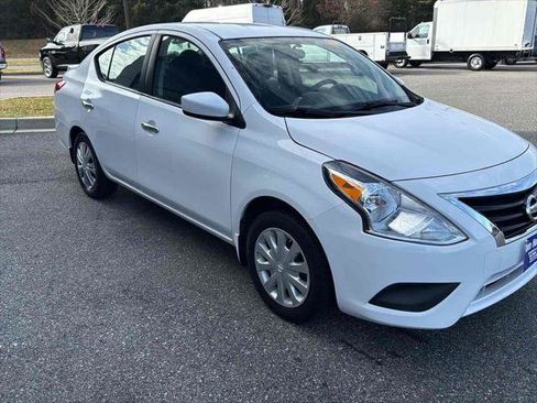 Used 2016 Nissan Versa SV image 3