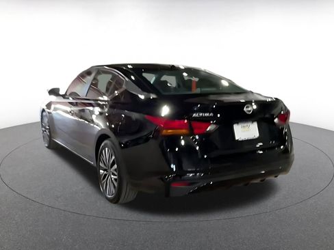 Used 2025 Nissan Altima 2.5 SV image 9