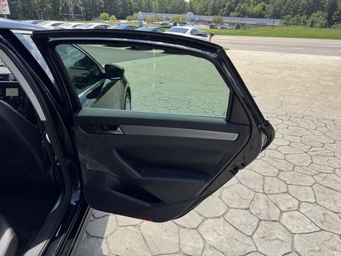 Used 2014 Volkswagen Passat TDI SE FWD image 16