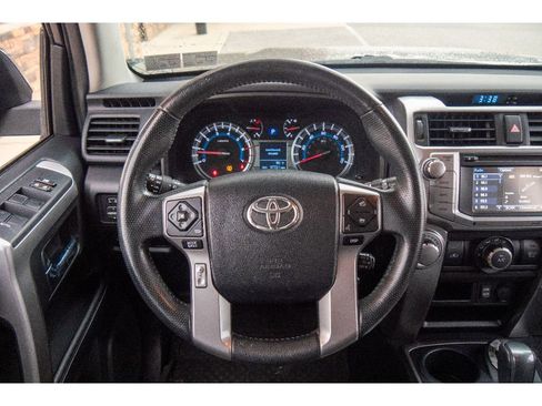 Used 2018 Toyota 4Runner SR5 AWD/4WD image 20