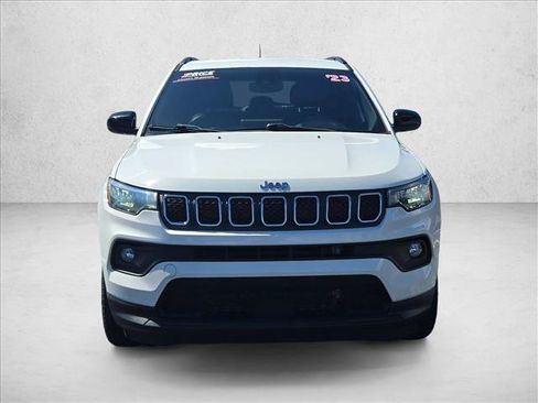Used 2023 Jeep Compass Latitude AWD/4WD image 2