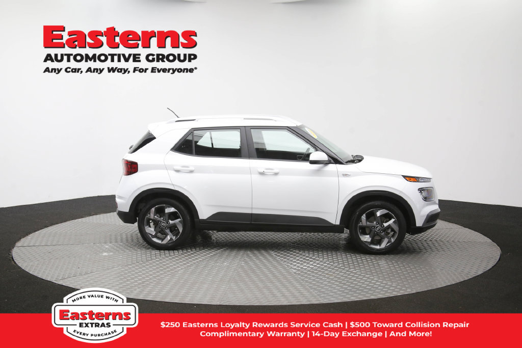 Used 2025 Hyundai Venue SEL FWD image 49