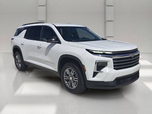 Certified 2026 Chevrolet Traverse LT w/ Driver Confidence Package FWD image 7