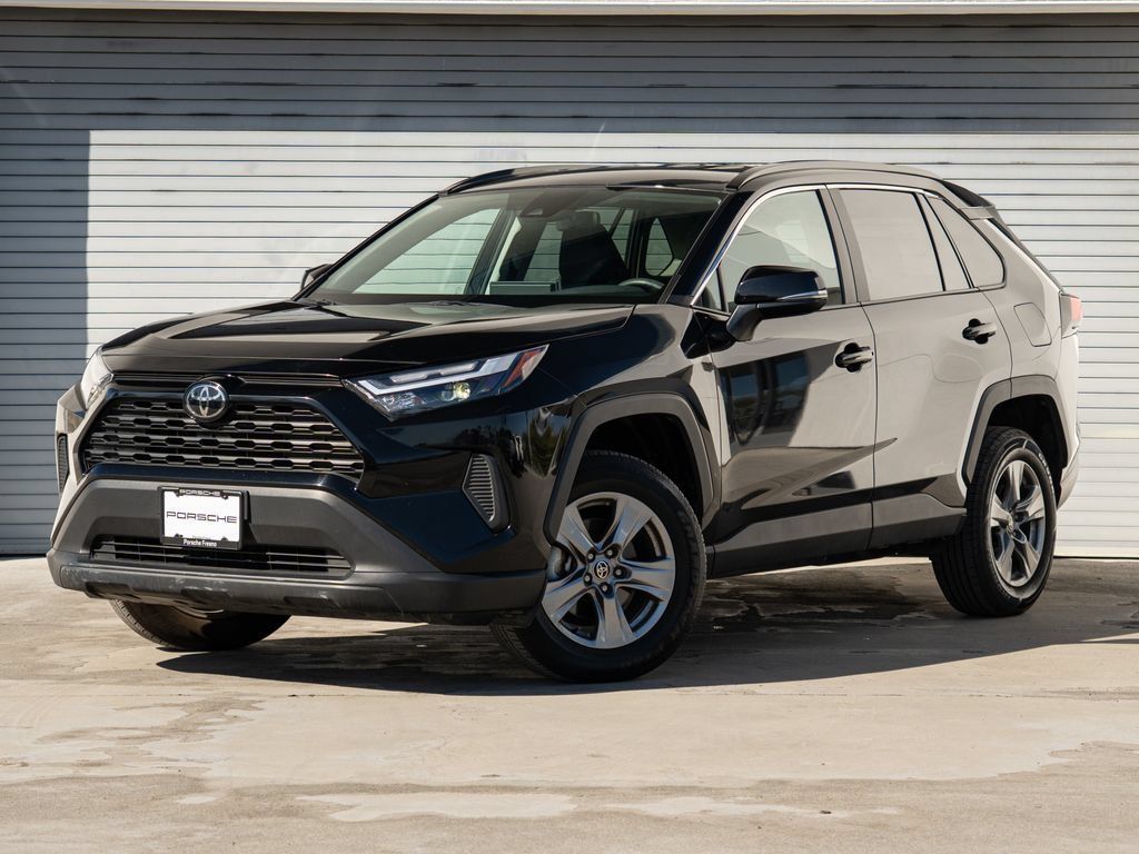 Used 2025 Toyota RAV4 XLE FWD image 1