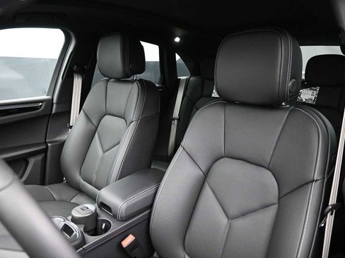 New 2026 Porsche Macan AWD/4WD image 5
