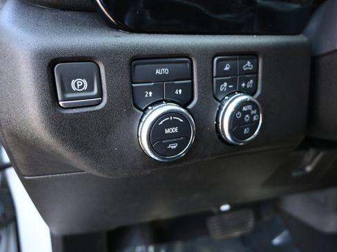 Used 2025 GMC Sierra 1500 SLT image 17