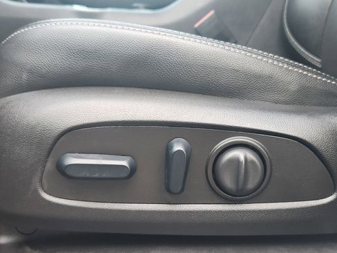 Used 2024 GMC Terrain SLT image 34