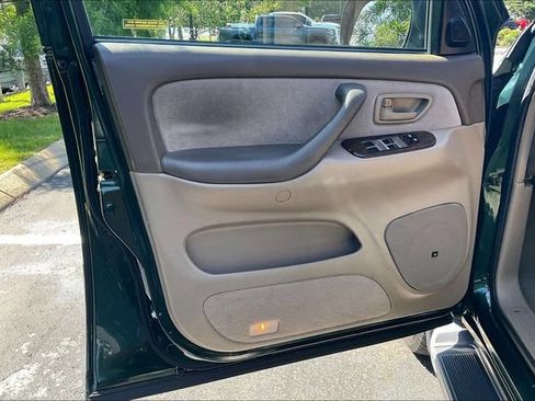 Used 2002 Toyota Sequoia SR5 RWD image 23