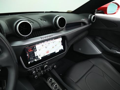 Certified 2023 Ferrari Portofino M RWD image 32