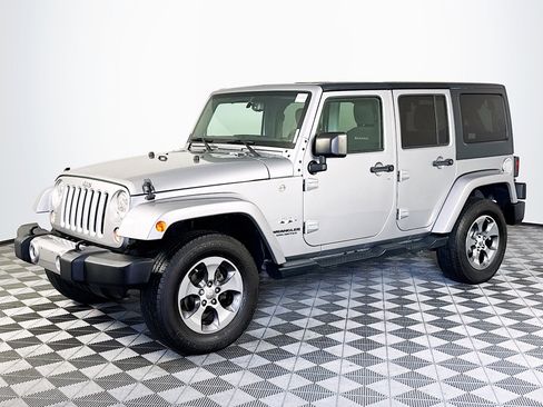Used 2016 Jeep Wrangler Unlimited Sahara w/ Dual Top Group image 4
