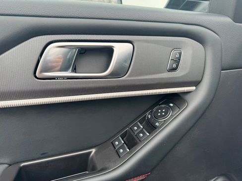 Used 2025 Ford Explorer ST-Line w/ ST-Line Street Pack image 3