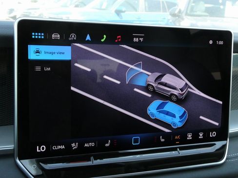 New 2025 Volkswagen Tiguan SE image 39