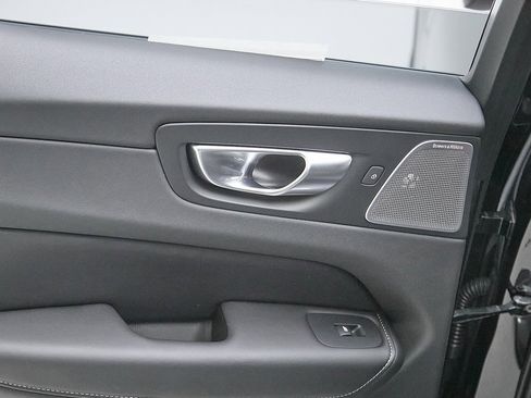 Certified 2025 Volvo XC60 T8 Ultra w/ Protection Package Premier image 23