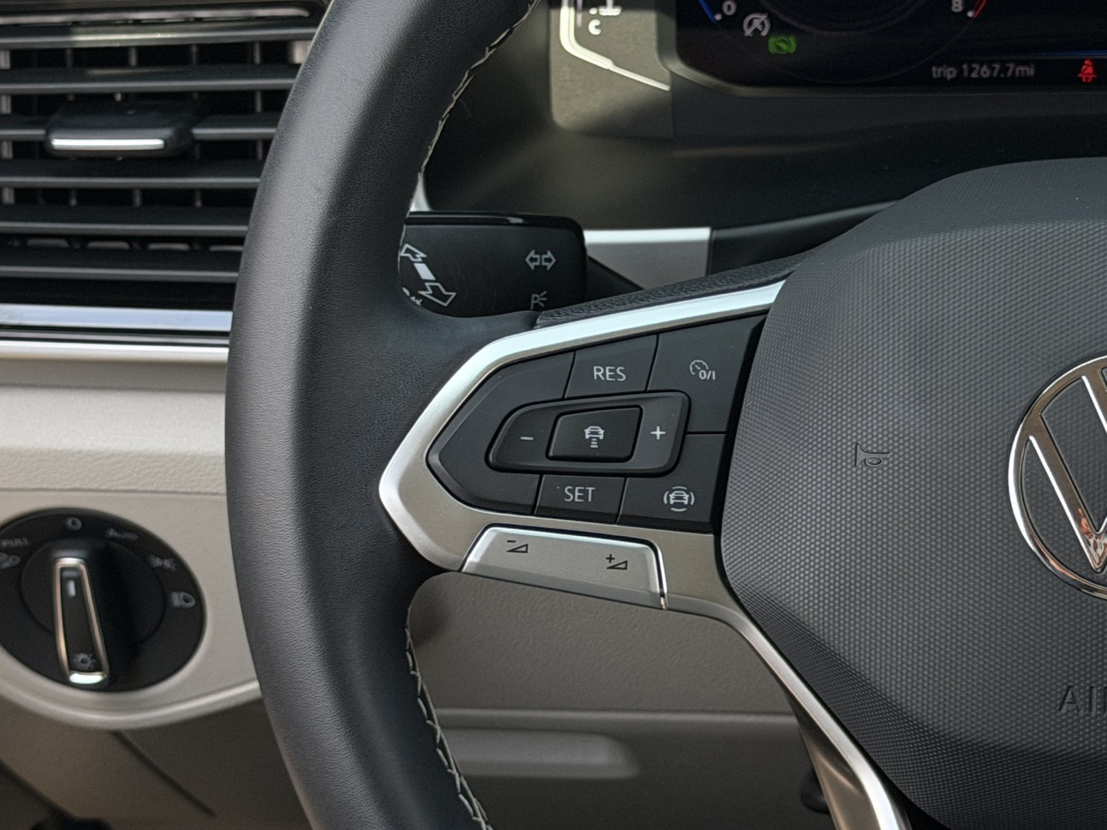 Used 2023 Volkswagen Atlas SE w/ Panoramic Sunroof Package FWD image 15