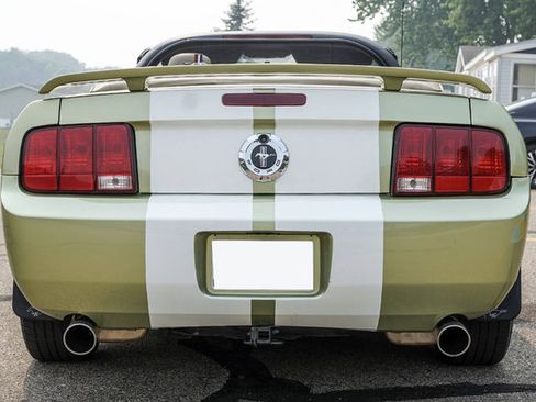 Used 2005 Ford Mustang Convertible RWD image 7
