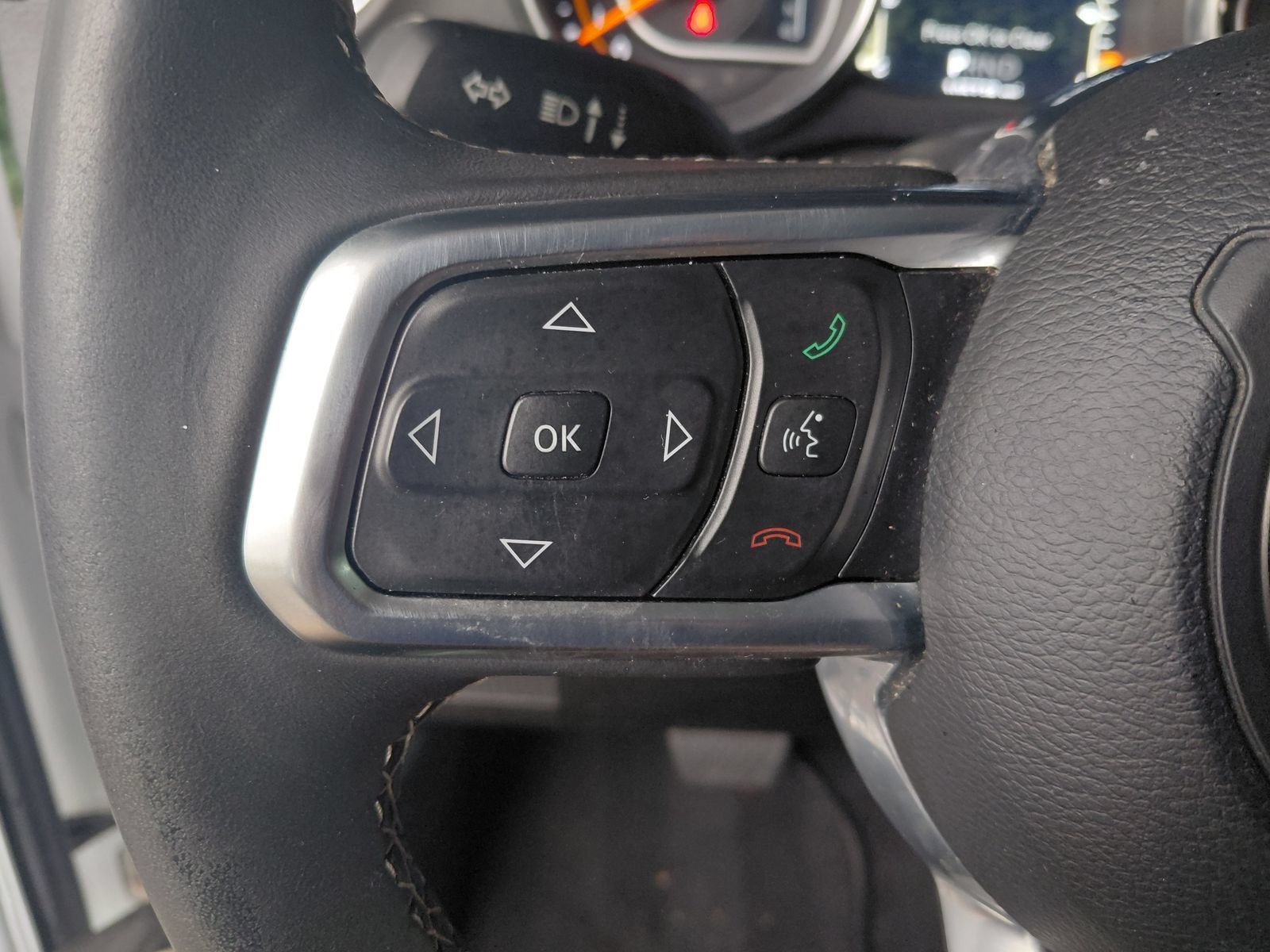 Used 2020 Jeep Gladiator Overland AWD/4WD image 5