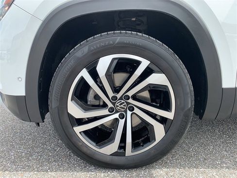 Used 2020 Volkswagen Atlas Cross Sport SEL Premium image 10