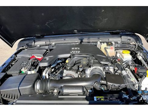 Used 2020 Jeep Wrangler Unlimited Sahara image 10