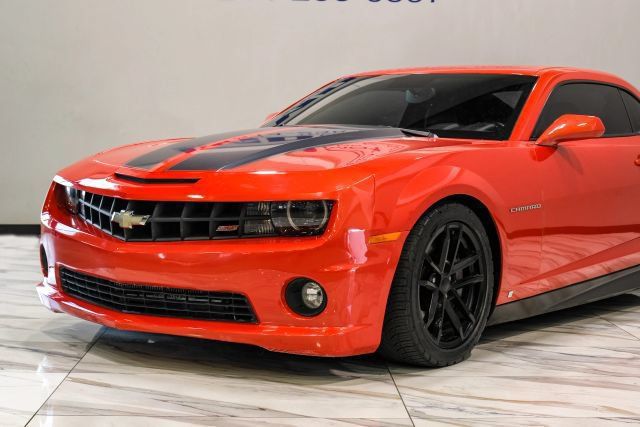 Used 2010 Chevrolet Camaro SS w/ LPO, Ground Effects Package RWD image 6