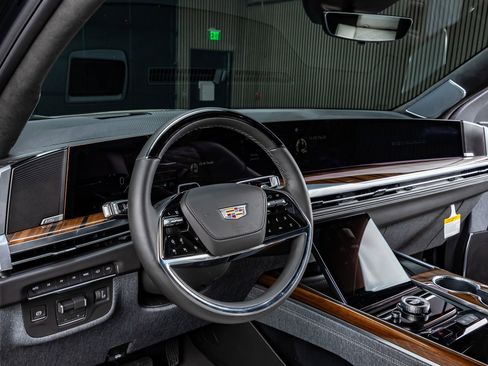 Used 2026 Cadillac Escalade Platinum Sport w/ LPO, ONYX Package image 17