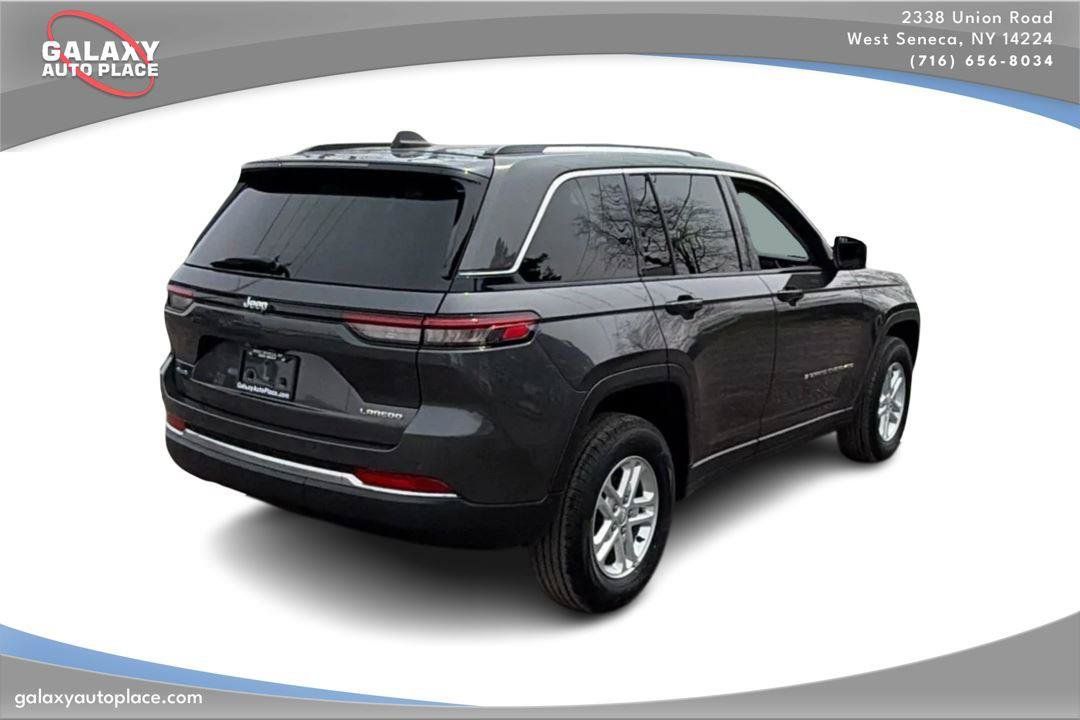 Used 2023 Jeep Grand Cherokee Laredo w/ Luxury Tech Group I AWD/4WD image 5