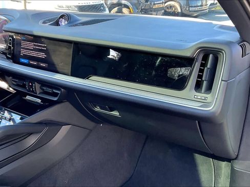 Used 2024 Porsche Cayenne image 17