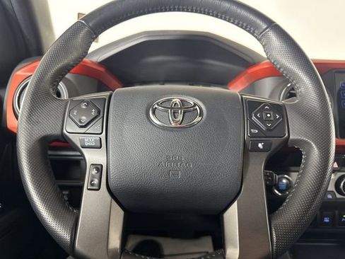 Used 2016 Toyota Tacoma TRD Off-Road w/ Premium & Technology Package image 17