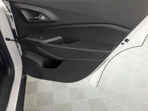 Used 2024 Chevrolet Trax LS w/ LS Convenience Package FWD image 27