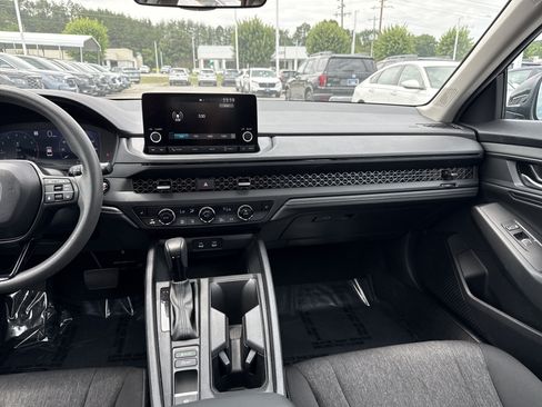 Certified 2025 Honda Accord SE image 30