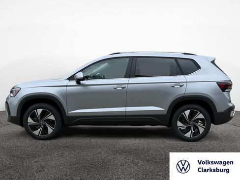 New 2025 Volkswagen Taos SE image 2