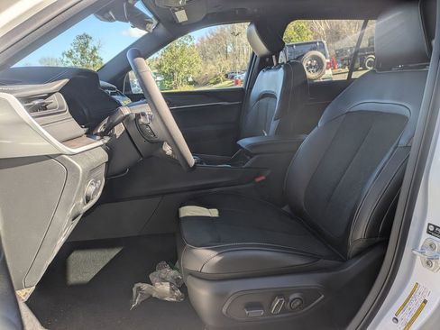 New 2026 Jeep Grand Cherokee Altitude image 10