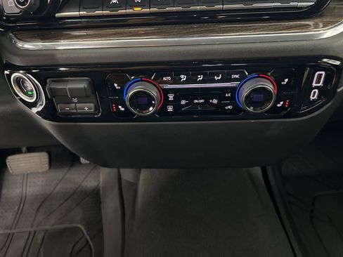 Used 2025 Chevrolet Silverado 1500 LT image 17