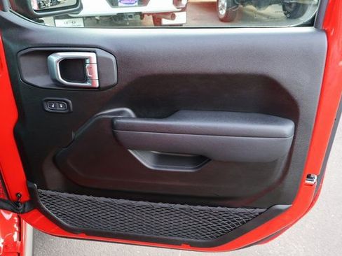 Used 2025 Jeep Wrangler Unlimited Rubicon image 19