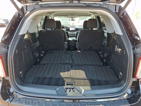 Used 2023 Ford Explorer XLT image 29
