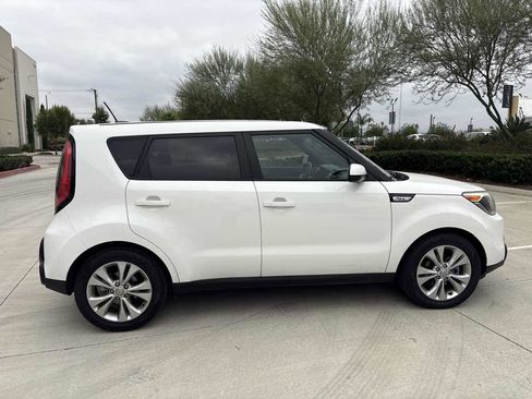 Used 2016 Kia Soul + image 6