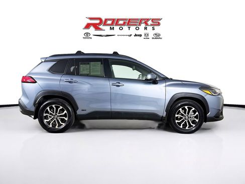 Used 2024 Toyota Corolla Cross AWD Hybrid w/ Moonroof Package image 14
